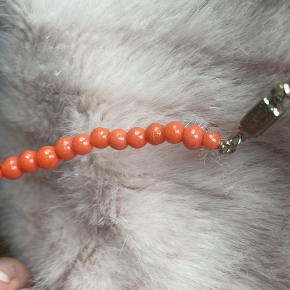 VINTAGE SPECKLED FAUX CORAL GLASS GRADUATED NECKLACE - Picture 11 of 13